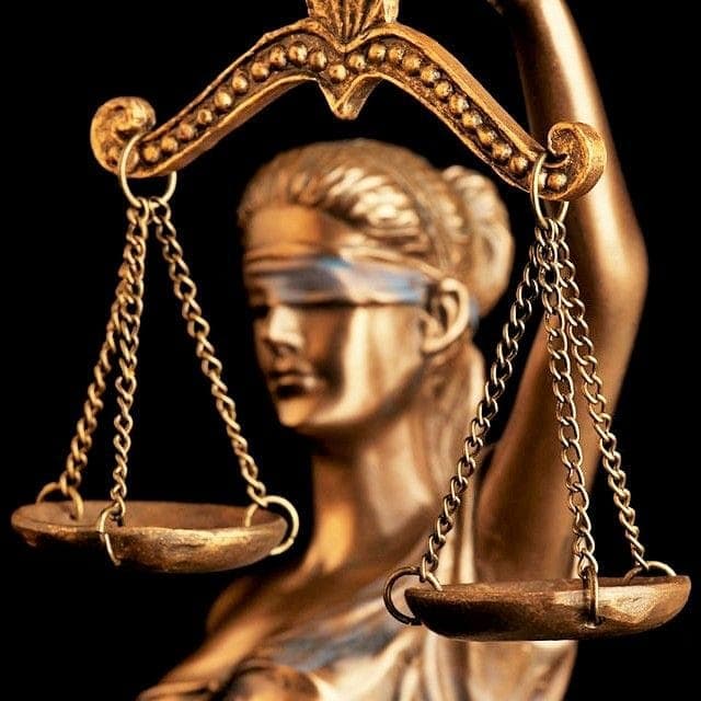 Símbolo da Justiça e Advocacia - Sarah Rabelo